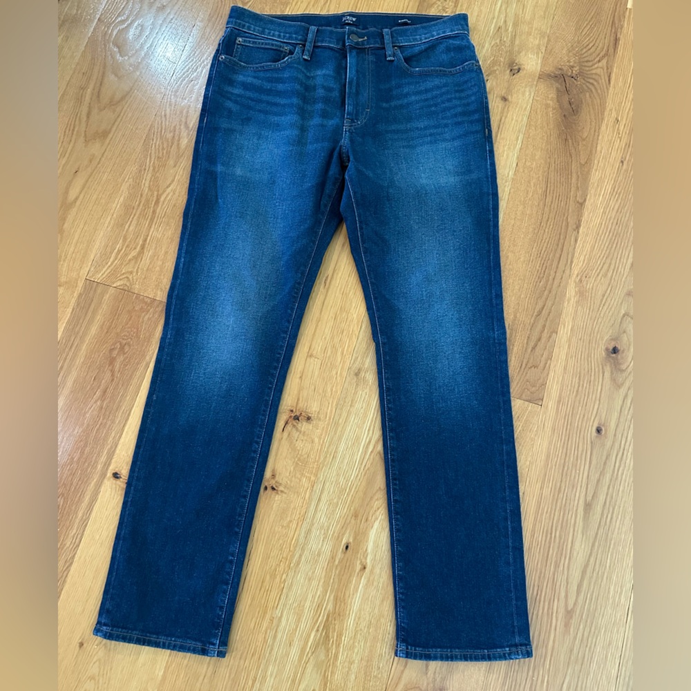 J. Crew Factory Men's Straight Fit Jeans in Signature Flex. Size 34 x 32